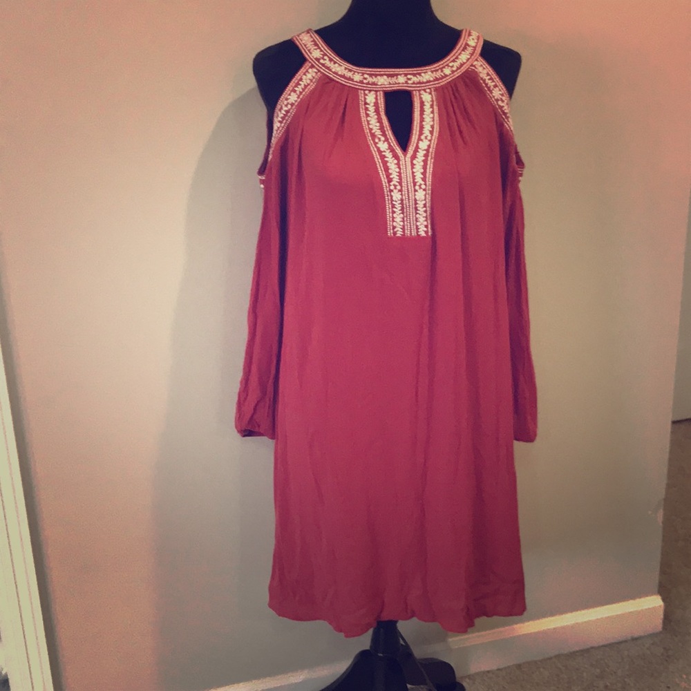 COPY - Cute Cold Shoulder dress, NWT, keyhole ope…